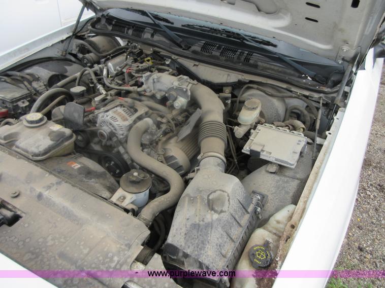 image for item I2090 2006 Ford Crown Victoria Police Interceptor