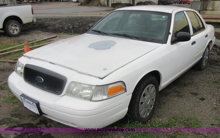 image for item I2091 2010 Ford Crown Victoria Police Interceptor