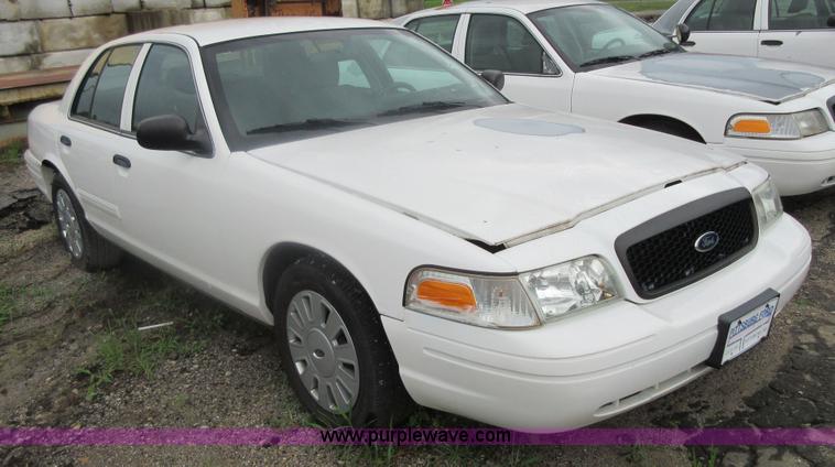 image for item I2091 2010 Ford Crown Victoria Police Interceptor