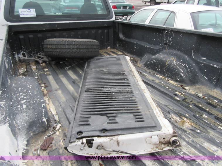 image for item I2092 1999 Ford F150 pickup truck