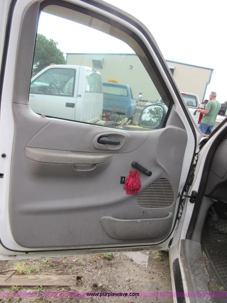 image for item I2092 1999 Ford F150 pickup truck