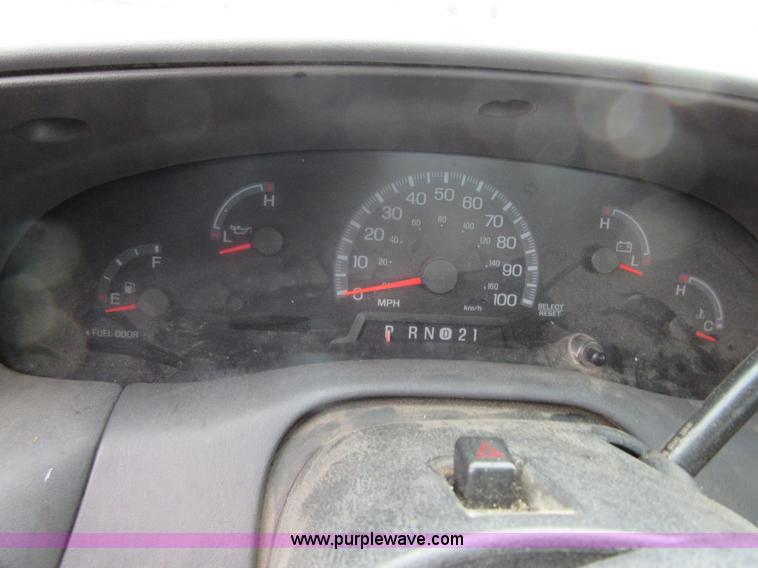 image for item I2092 1999 Ford F150 pickup truck