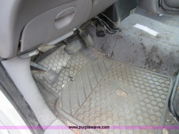 image for item I2092 1999 Ford F150 pickup truck