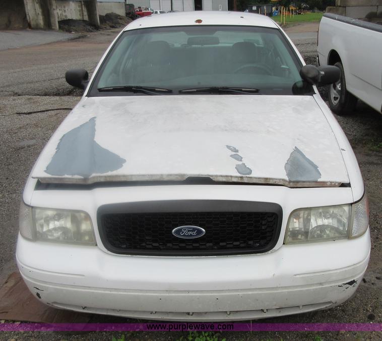 image for item I2093 2004 Ford Crown Victoria Police Interceptor