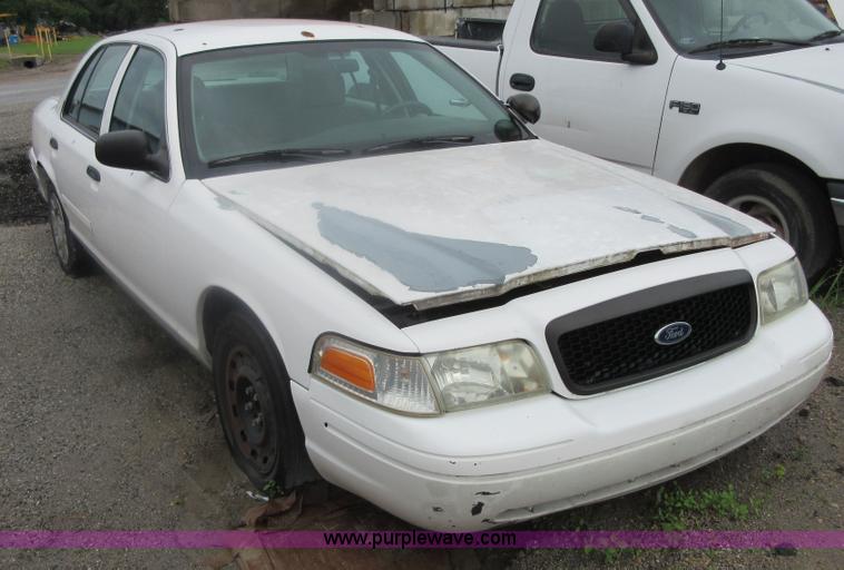 image for item I2093 2004 Ford Crown Victoria Police Interceptor