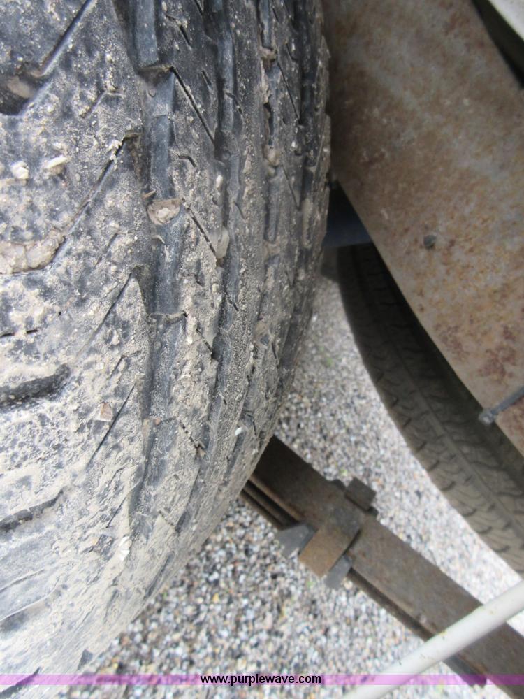 image for item I2094 2001 Chevrolet S10 pickup truck