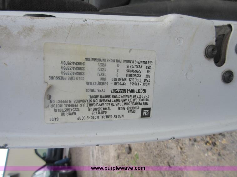 image for item I2094 2001 Chevrolet S10 pickup truck