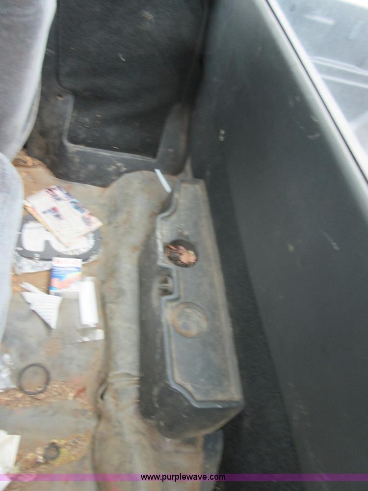 image for item I2094 2001 Chevrolet S10 pickup truck