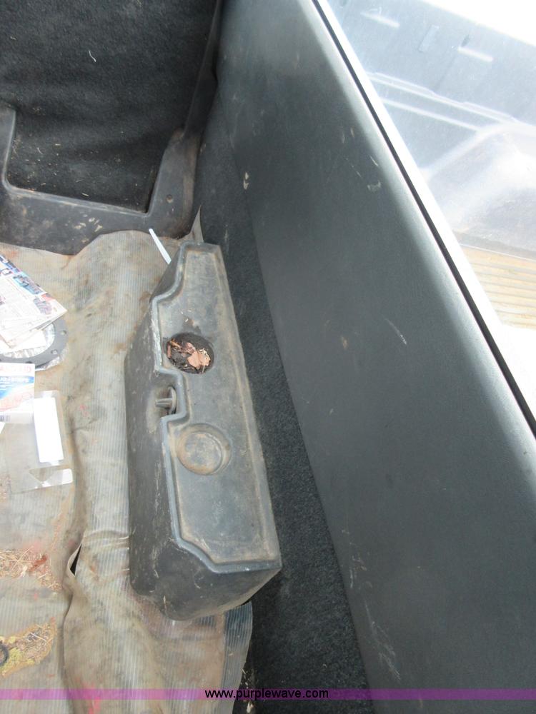 image for item I2094 2001 Chevrolet S10 pickup truck