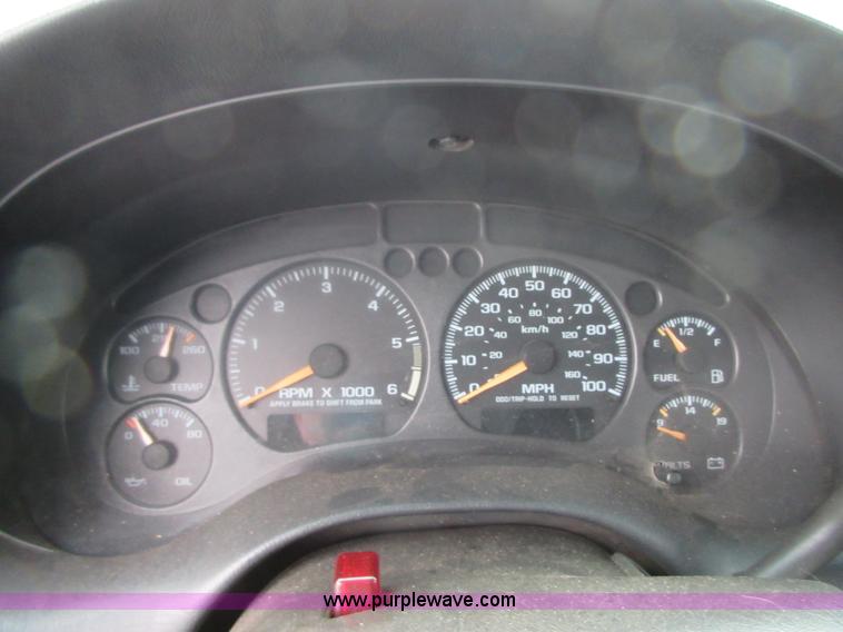 image for item I2094 2001 Chevrolet S10 pickup truck