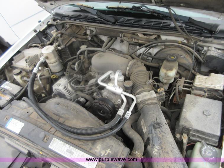 image for item I2094 2001 Chevrolet S10 pickup truck