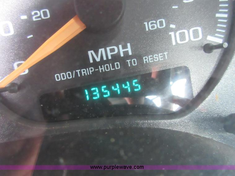 image for item I2094 2001 Chevrolet S10 pickup truck