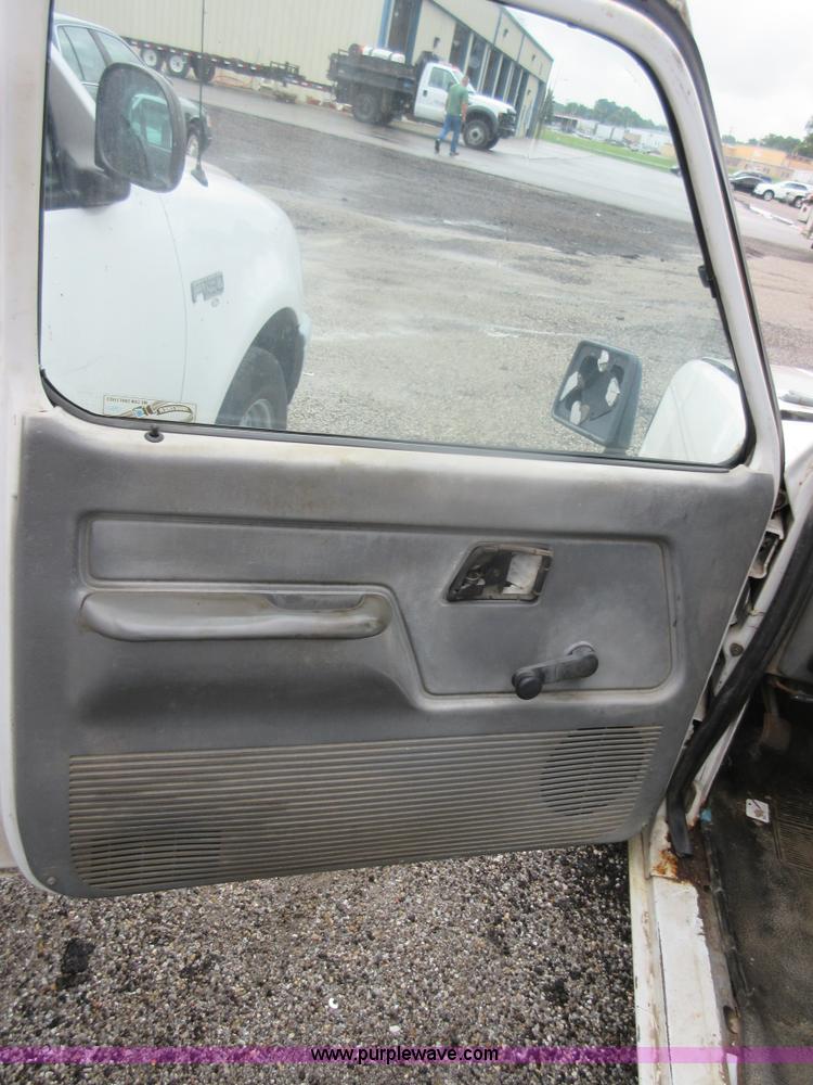 image for item I2096 1993 Ford Ranger pickup truck