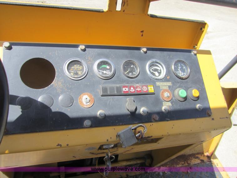 image for item I2109 Bomag BW12R pneumatic roller