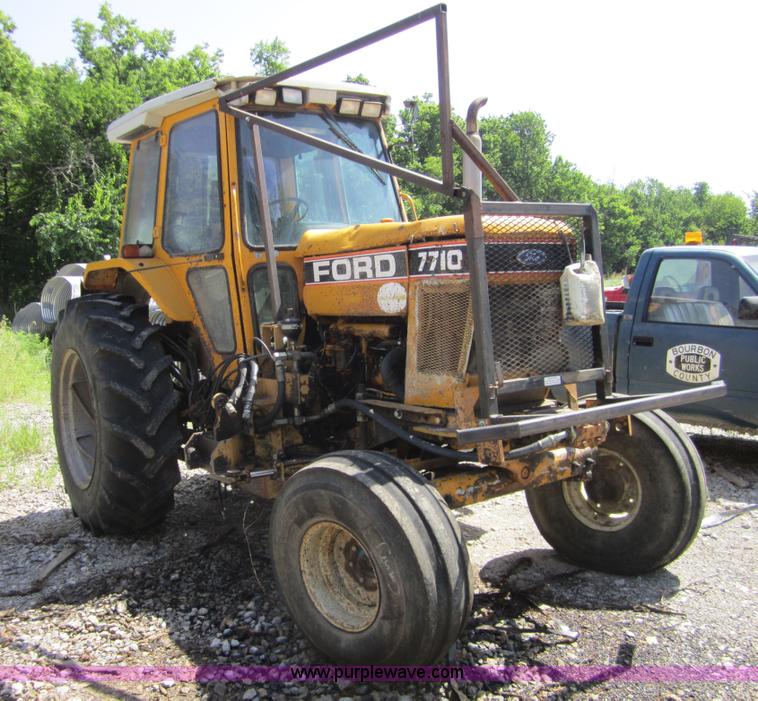 image for item I2111 1990 Ford 7710 tractor