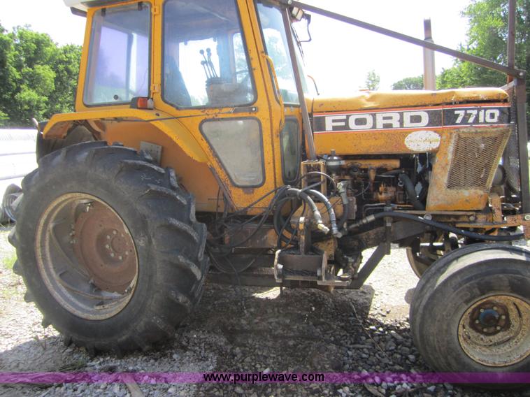 image for item I2111 1990 Ford 7710 tractor