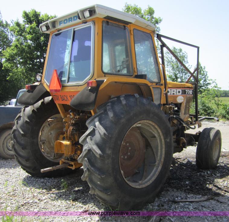 image for item I2111 1990 Ford 7710 tractor