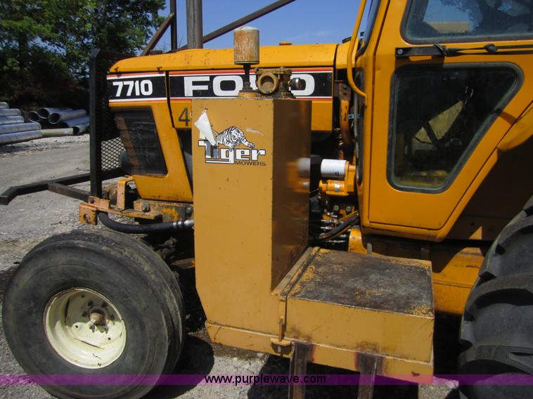 image for item I2111 1990 Ford 7710 tractor