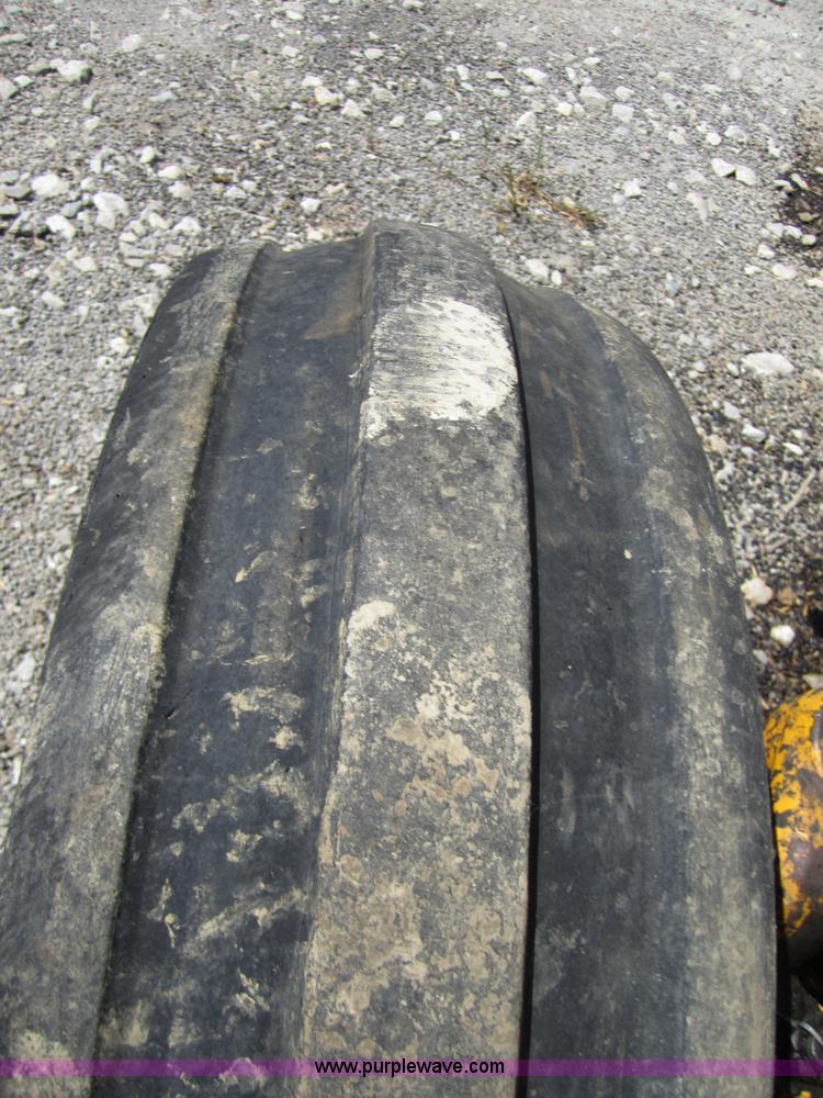 image for item I2111 1990 Ford 7710 tractor