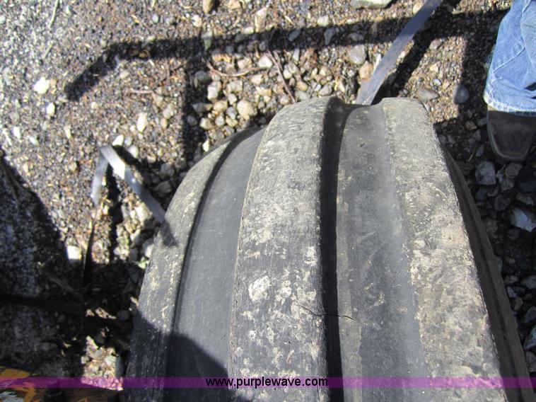 image for item I2111 1990 Ford 7710 tractor