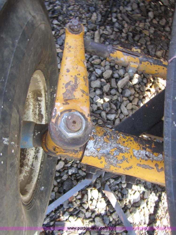 image for item I2111 1990 Ford 7710 tractor