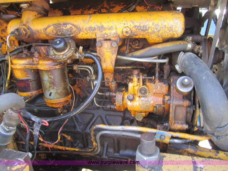 image for item I2111 1990 Ford 7710 tractor