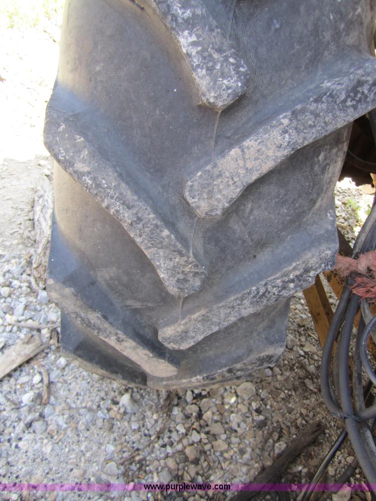 image for item I2111 1990 Ford 7710 tractor