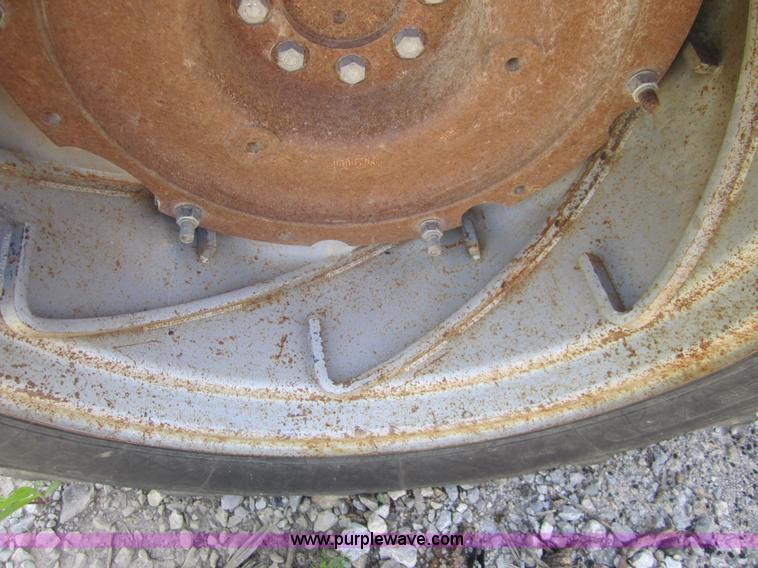 image for item I2111 1990 Ford 7710 tractor