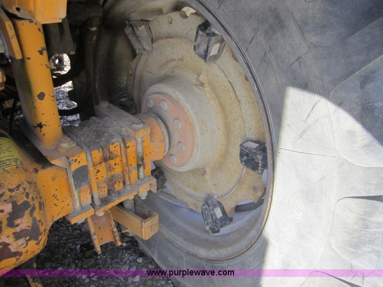 image for item I2111 1990 Ford 7710 tractor