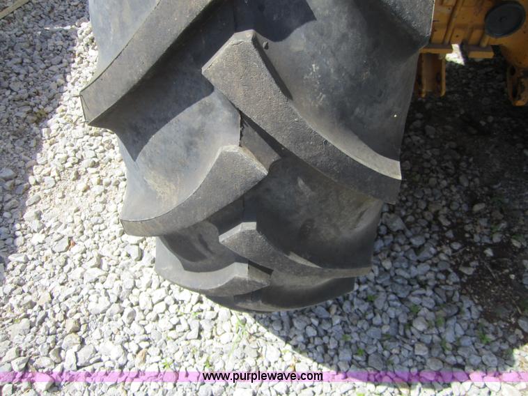 image for item I2111 1990 Ford 7710 tractor