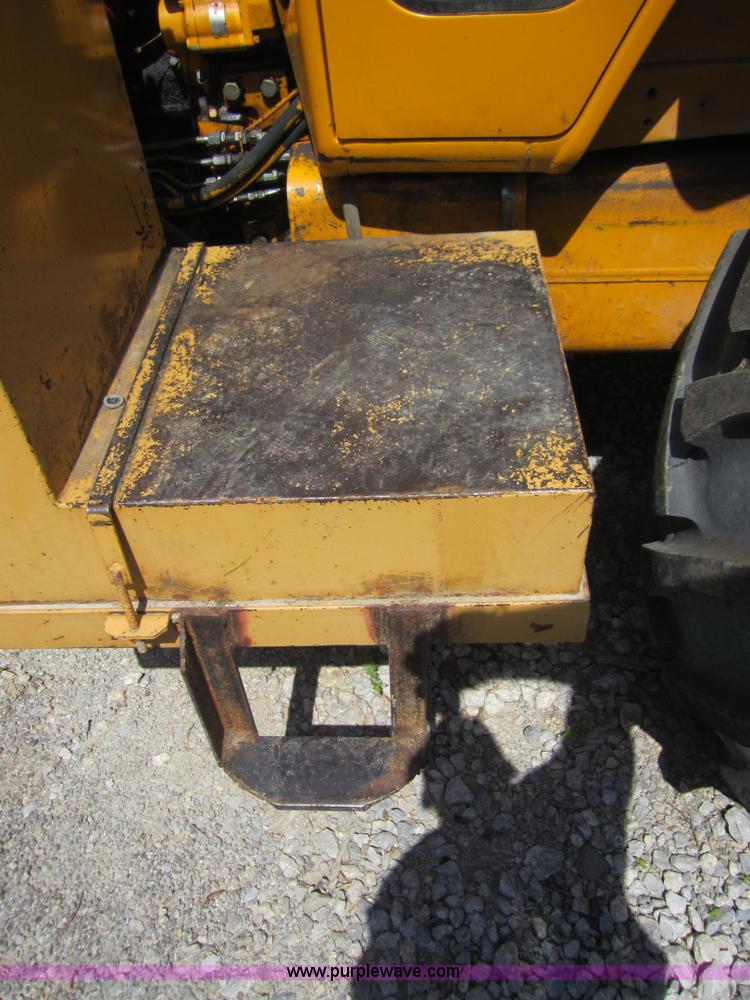 image for item I2111 1990 Ford 7710 tractor