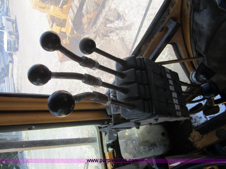 image for item I2111 1990 Ford 7710 tractor