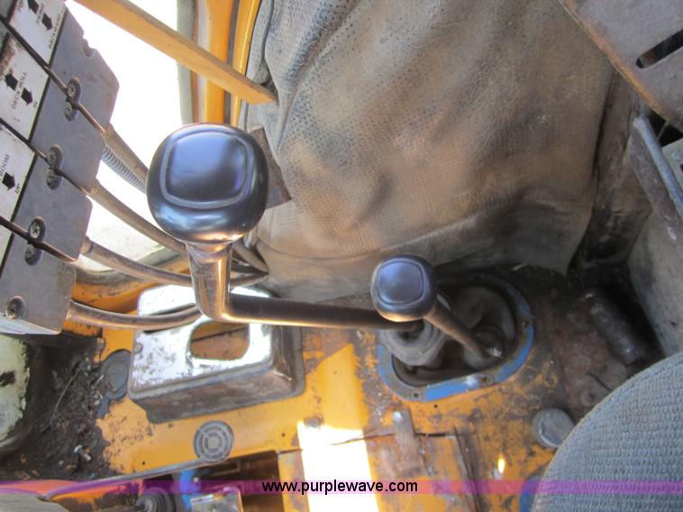 image for item I2111 1990 Ford 7710 tractor