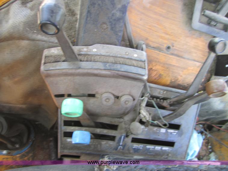 image for item I2111 1990 Ford 7710 tractor