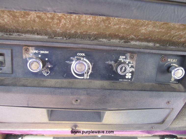 image for item I2111 1990 Ford 7710 tractor