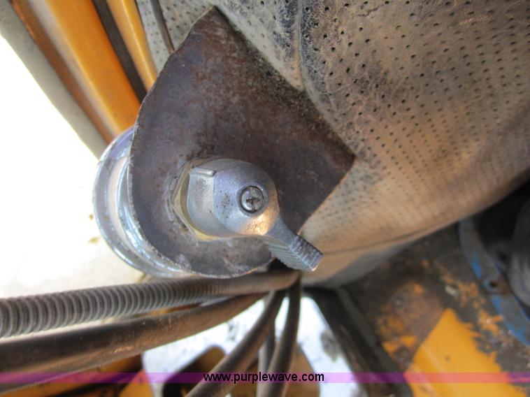 image for item I2111 1990 Ford 7710 tractor