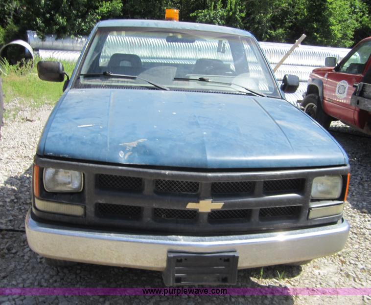 image for item I2112 1988 Chevrolet 1500 pickup truck