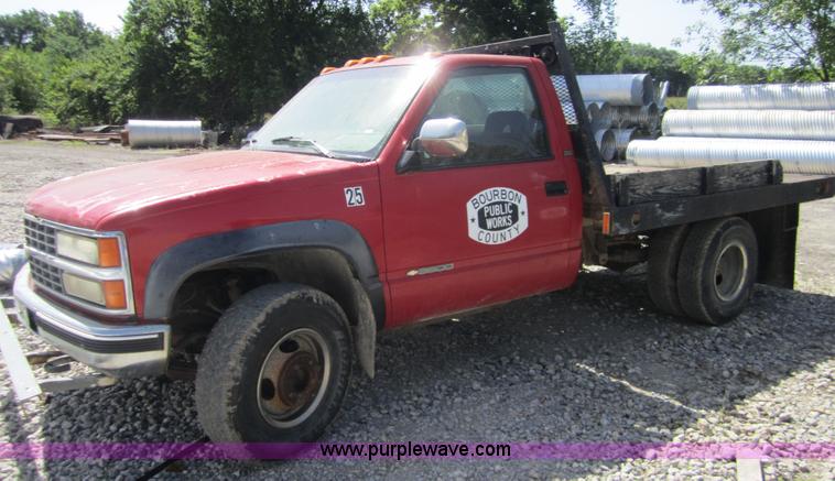 image for item I2113 1993 Chevrolet 3500 flatbed pickup truck
