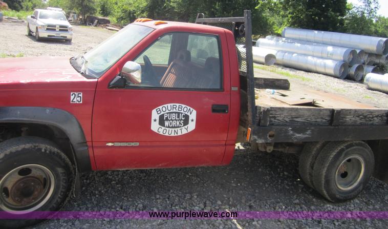 image for item I2113 1993 Chevrolet 3500 flatbed pickup truck