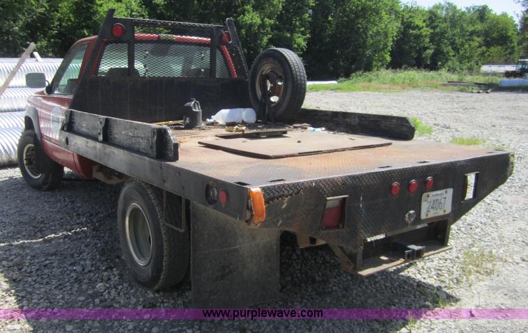 image for item I2113 1993 Chevrolet 3500 flatbed pickup truck