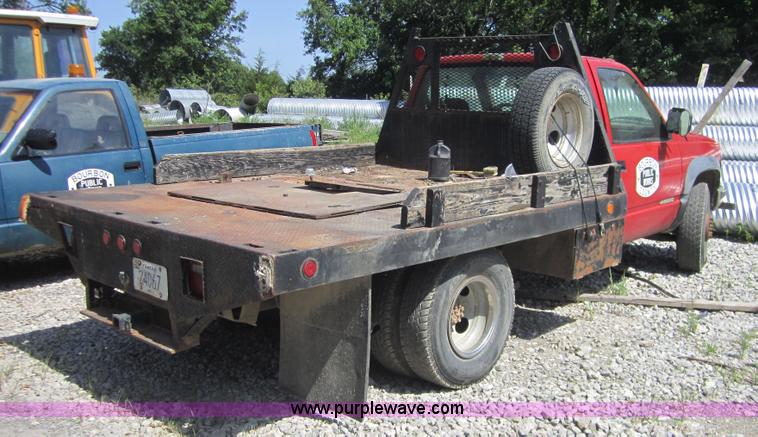 image for item I2113 1993 Chevrolet 3500 flatbed pickup truck