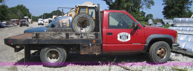 image for item I2113 1993 Chevrolet 3500 flatbed pickup truck