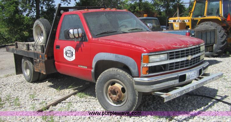 image for item I2113 1993 Chevrolet 3500 flatbed pickup truck