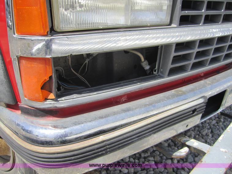 image for item I2113 1993 Chevrolet 3500 flatbed pickup truck