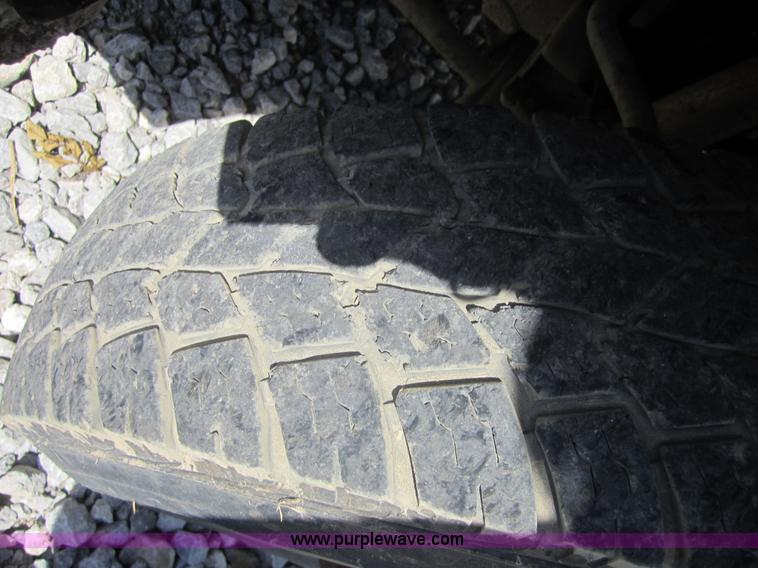 image for item I2113 1993 Chevrolet 3500 flatbed pickup truck