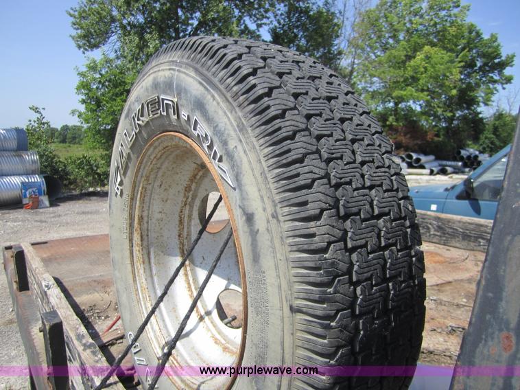 image for item I2113 1993 Chevrolet 3500 flatbed pickup truck