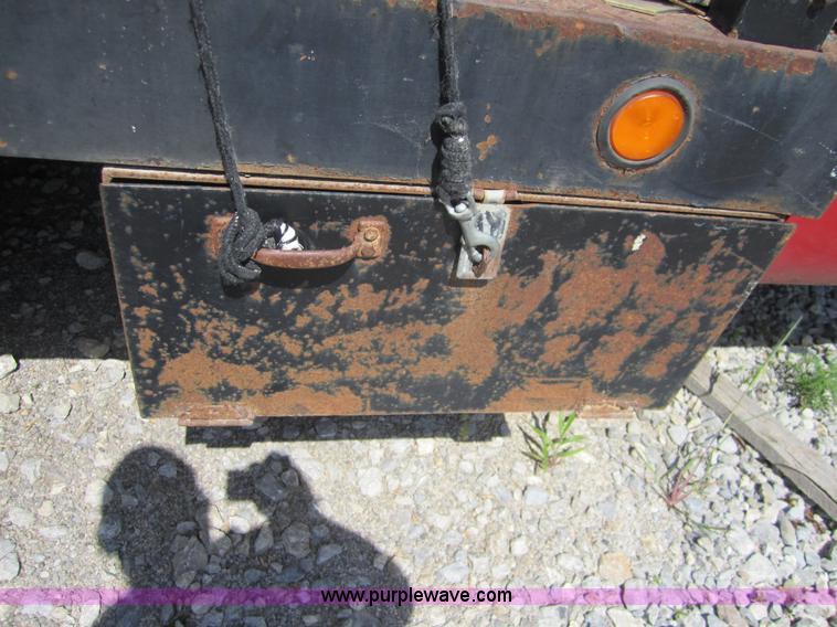 image for item I2113 1993 Chevrolet 3500 flatbed pickup truck