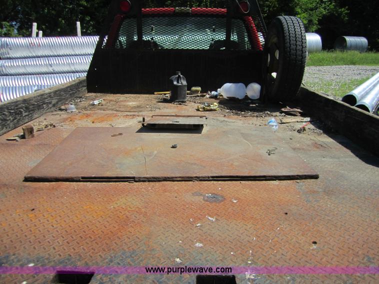 image for item I2113 1993 Chevrolet 3500 flatbed pickup truck