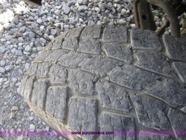 image for item I2113 1993 Chevrolet 3500 flatbed pickup truck