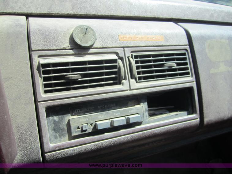 image for item I2113 1993 Chevrolet 3500 flatbed pickup truck